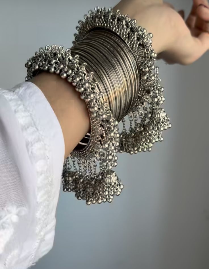 Heavy Kundan Garba Kada